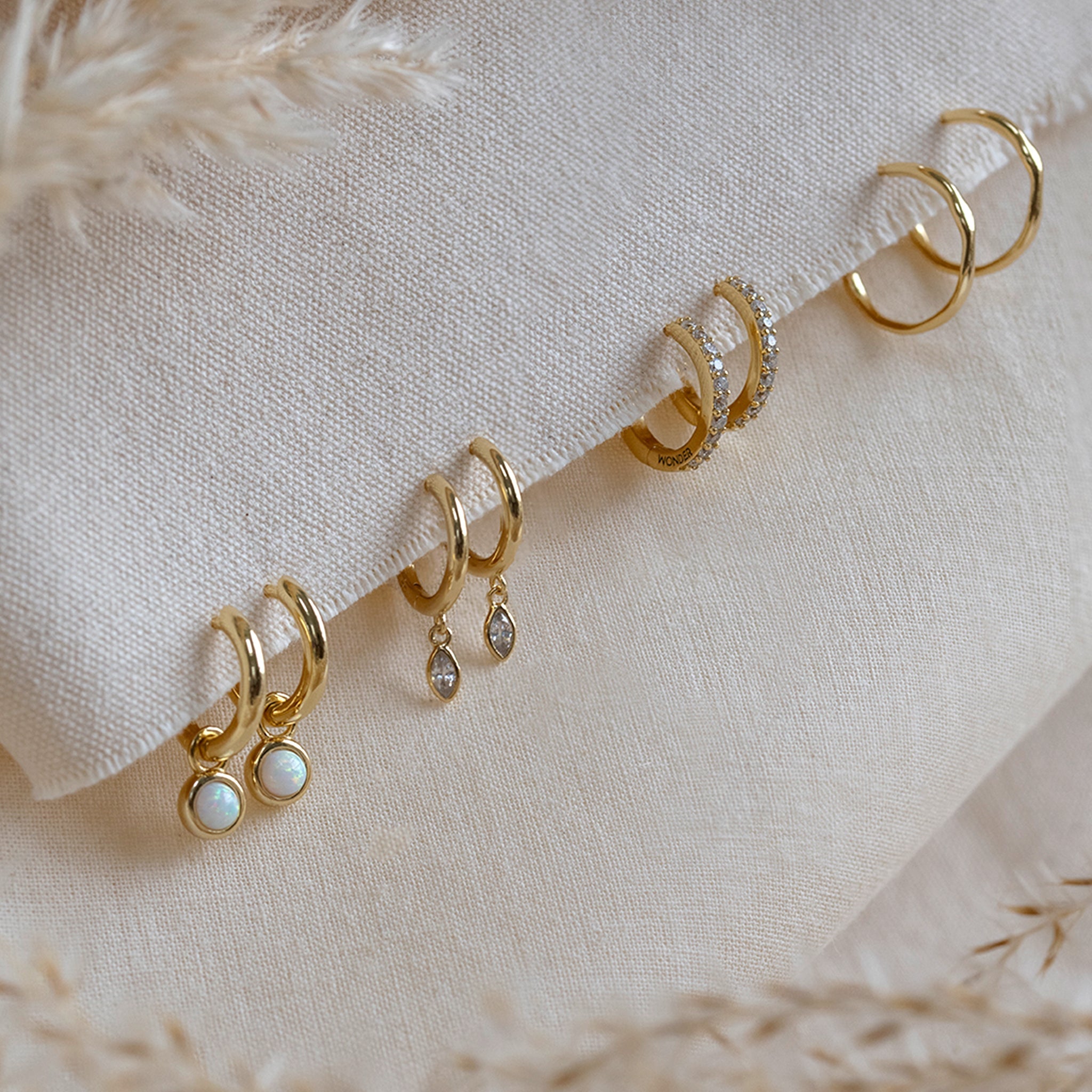 Wonder Drop Huggies - Seek + Find