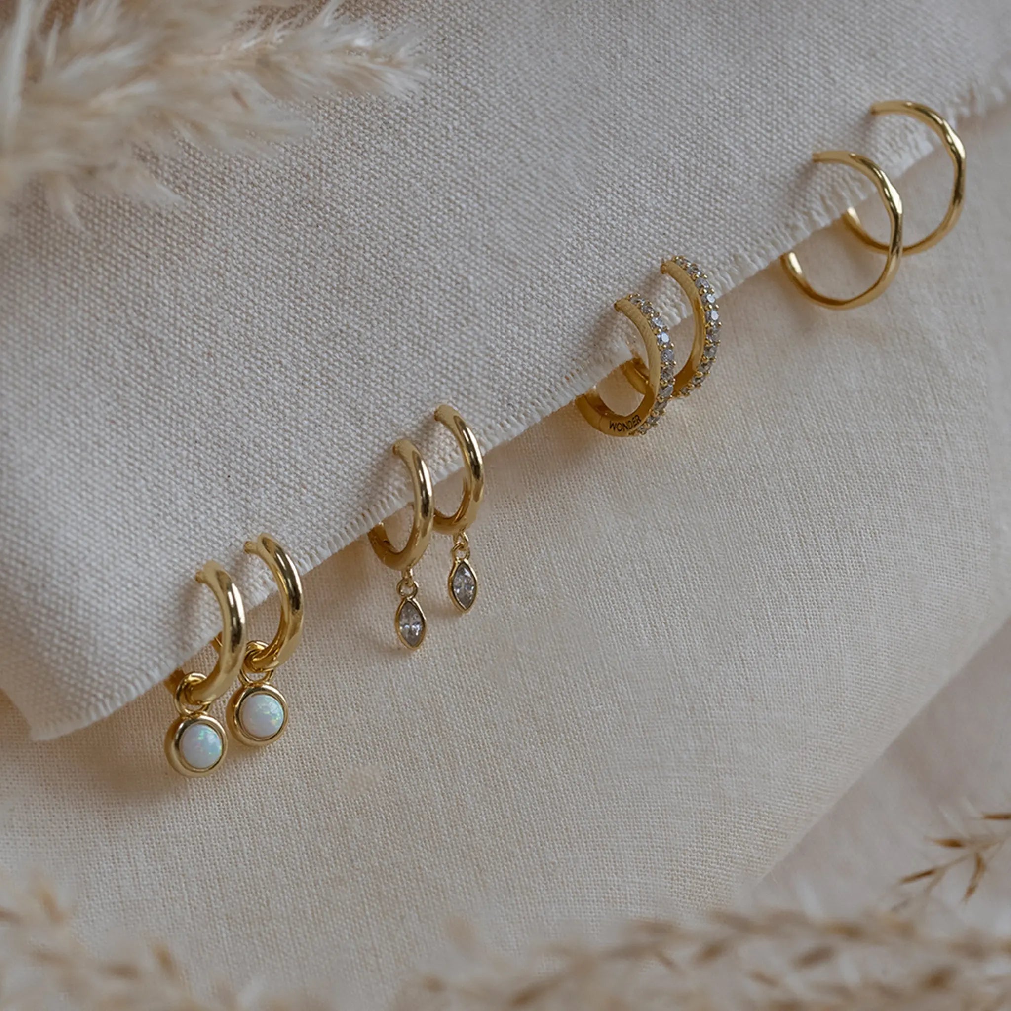 Wonder Huggies - Seek + Find