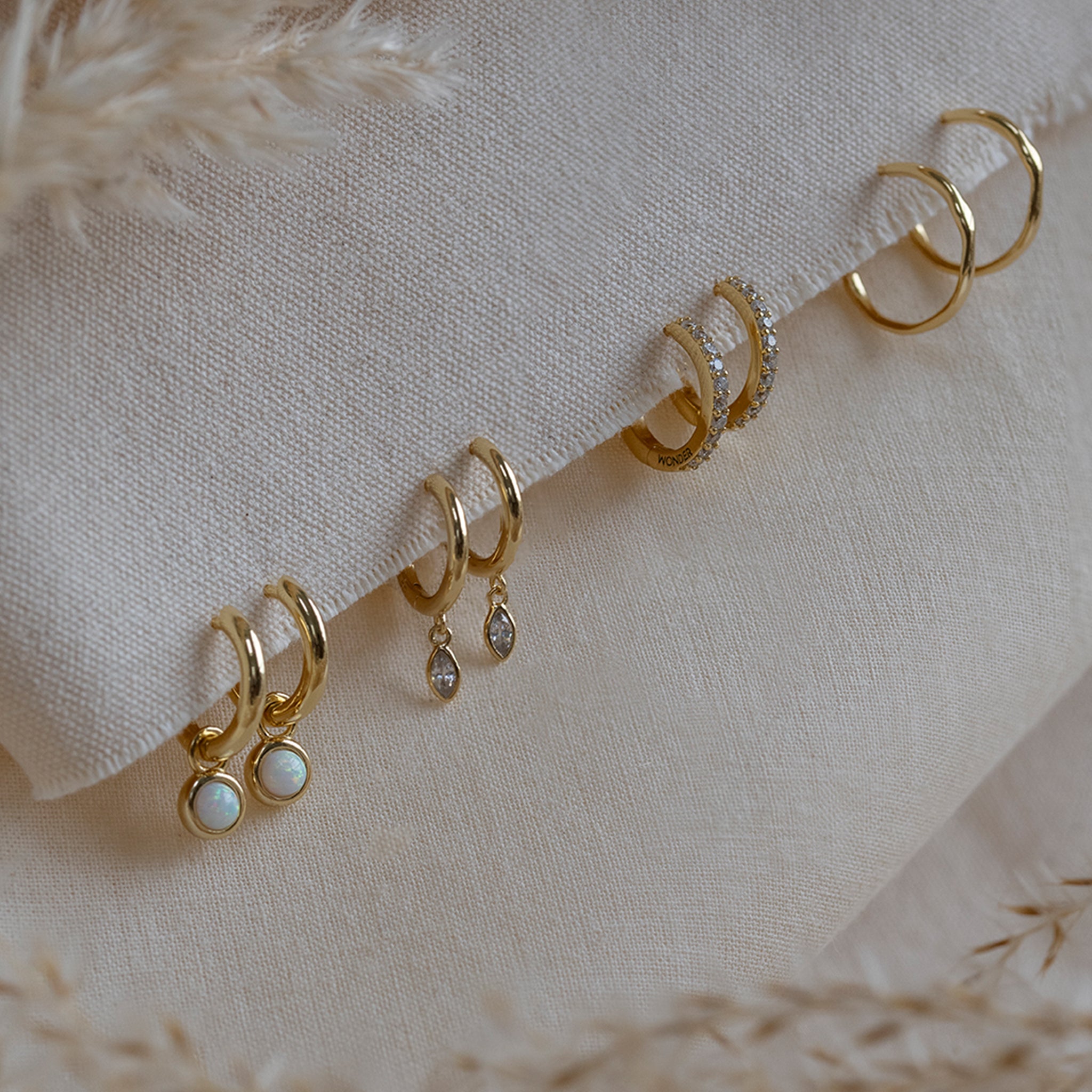 Wonder Huggies - Seek + Find